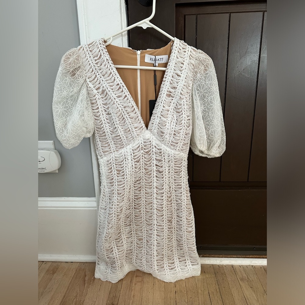 Elliatt while dress 00